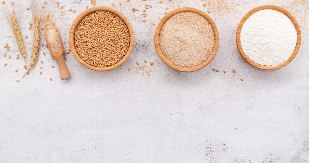 Wheat grains , brown wheat flour and white wheat flour in woode riso e derivati